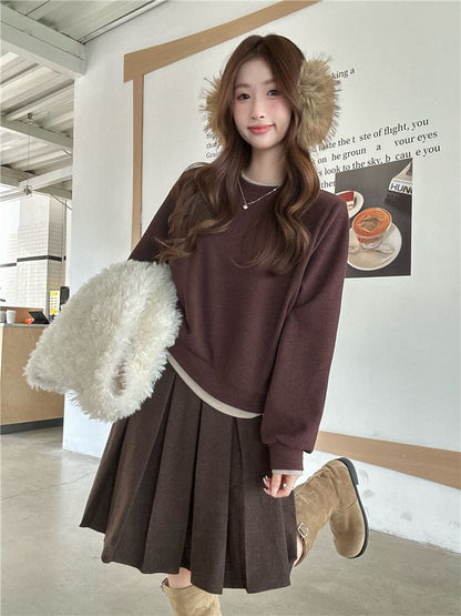 Contrast Trim Round Neck Sweatshirt in Solid
