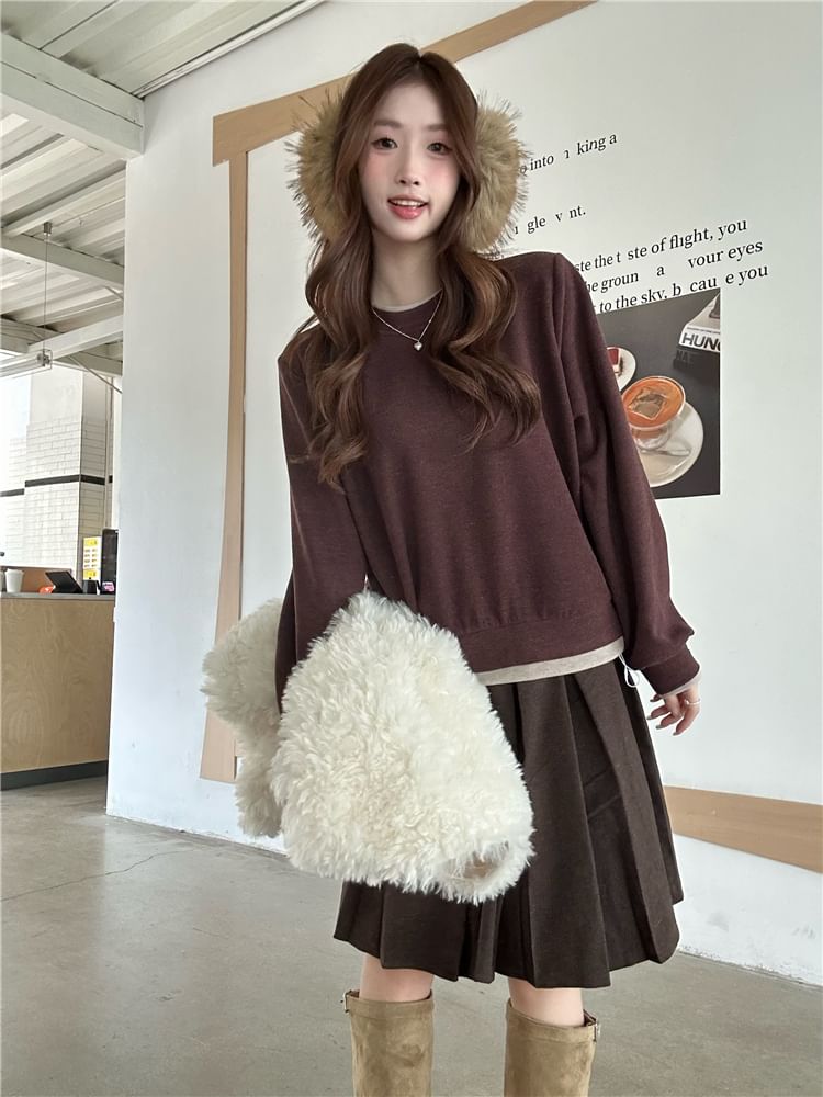 Contrast Trim Round Neck Sweatshirt in Solid