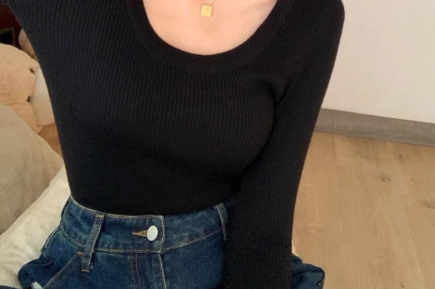 Ribbed Scoop Neck Long-Sleeve Knit Top