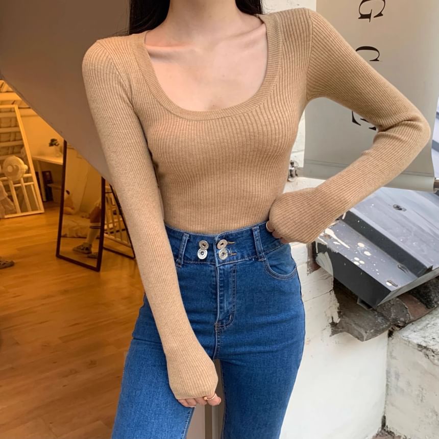 Ribbed Scoop Neck Long-Sleeve Knit Top