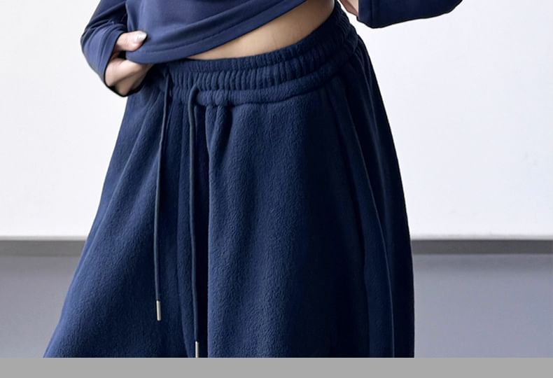 Crew Neck Contrast Trim Slim Crop T-Shirt