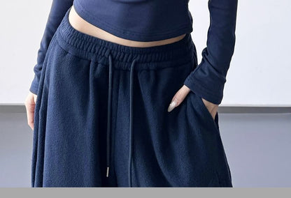 Crew Neck Contrast Trim Slim Crop T-Shirt