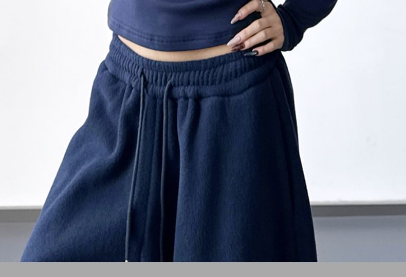 Crew Neck Contrast Trim Slim Crop T-Shirt