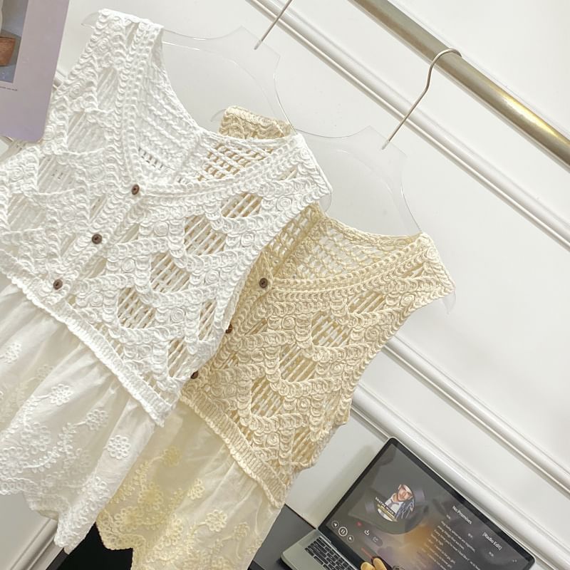 Crochet Lace Trim Sleeveless Top with V-Neck