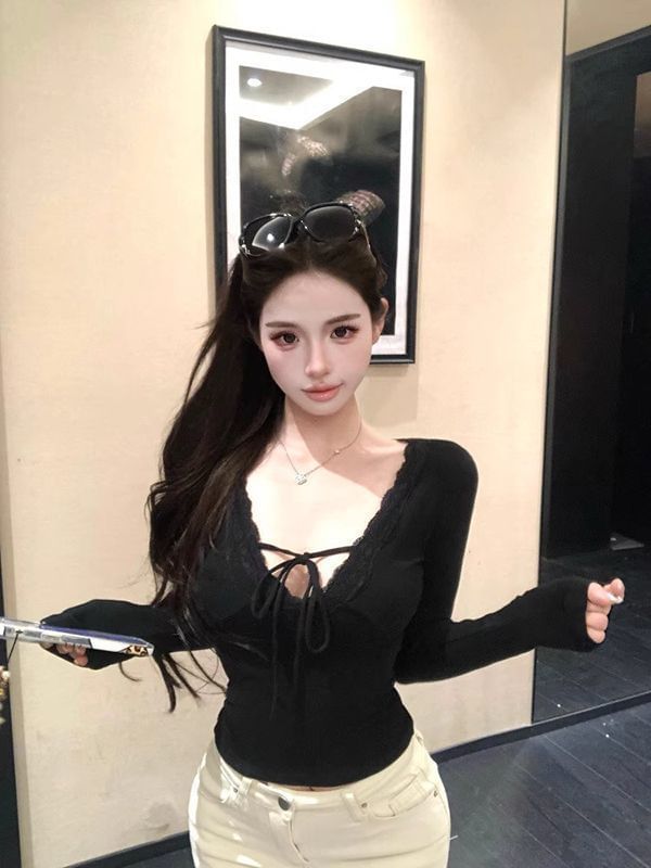 V-Neck Lace Trim Tie Front Crop Tee with Long Sleeves