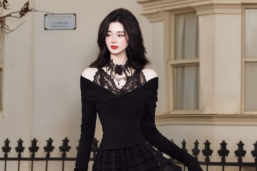 Mock Two-Piece Cold-Shoulder Lace Paneled T-Shirt / Choker / High Waist Midi A-Line Layered Skirt / Set
