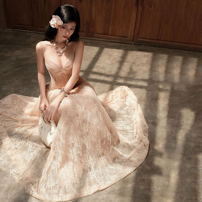 Sleeveless Sweetheart Neckline Lace Maxi A-Line Dress