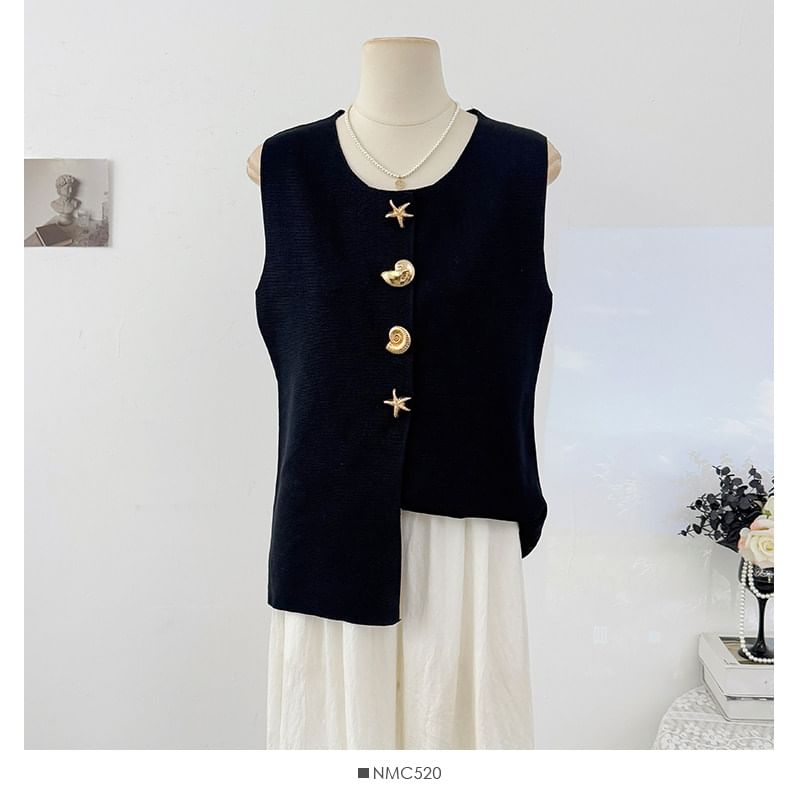 Slit Scoop Neck Tank with Button Detail