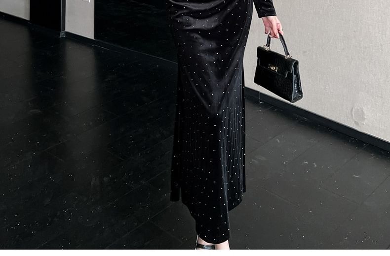 Long-Sleeve Queen Anne Neckline Velvet Maxi Sheath Dress