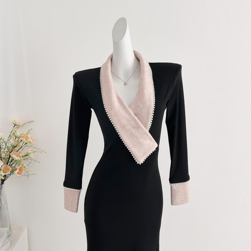 Long-Sleeve V-Neck Two Tone Knit Maxi Sheath Dress