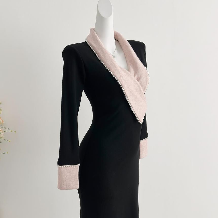 Long-Sleeve V-Neck Two Tone Knit Maxi Sheath Dress