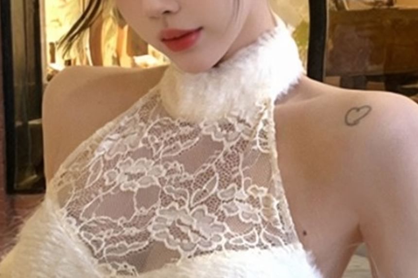 Halter Neck Lace Panel Fluffy Crop Top