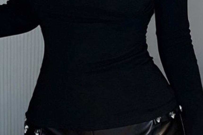 Slim Scoop-Neck Tee with Extended Sleeves