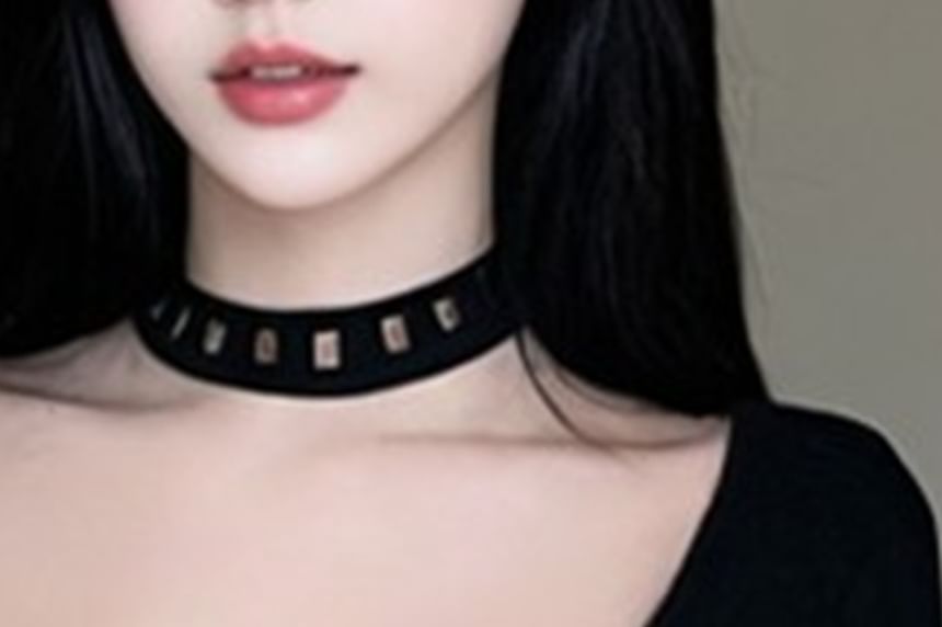Slim Scoop-Neck Tee with Extended Sleeves