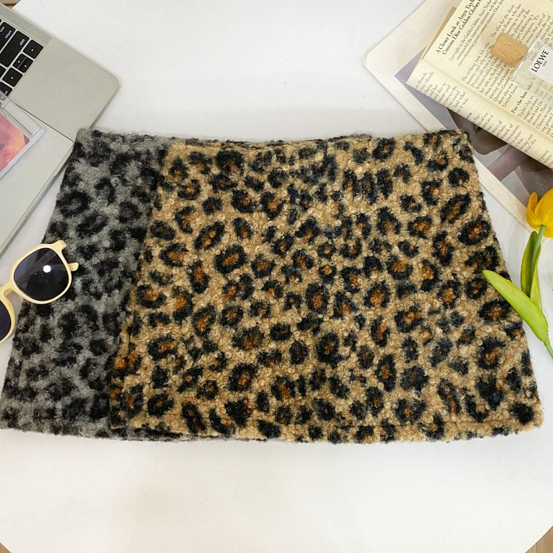 Low-Waist Leopard Print Mini Skirt