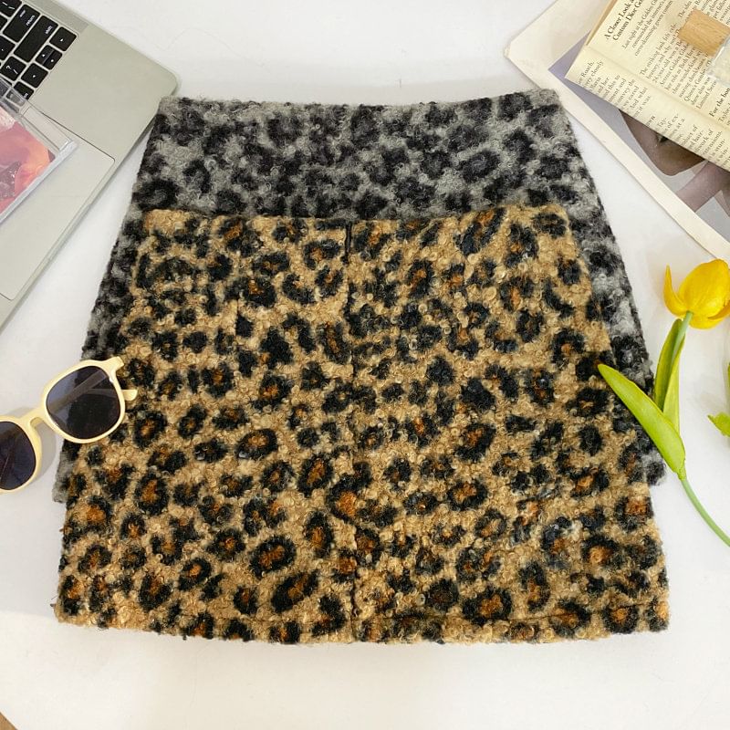 Low-Waist Leopard Print Mini Skirt