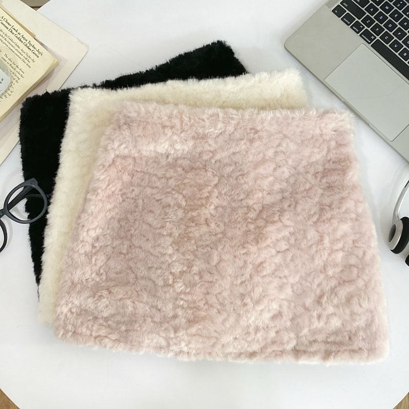 Faux Fur Solid Pencil Mini Skirt