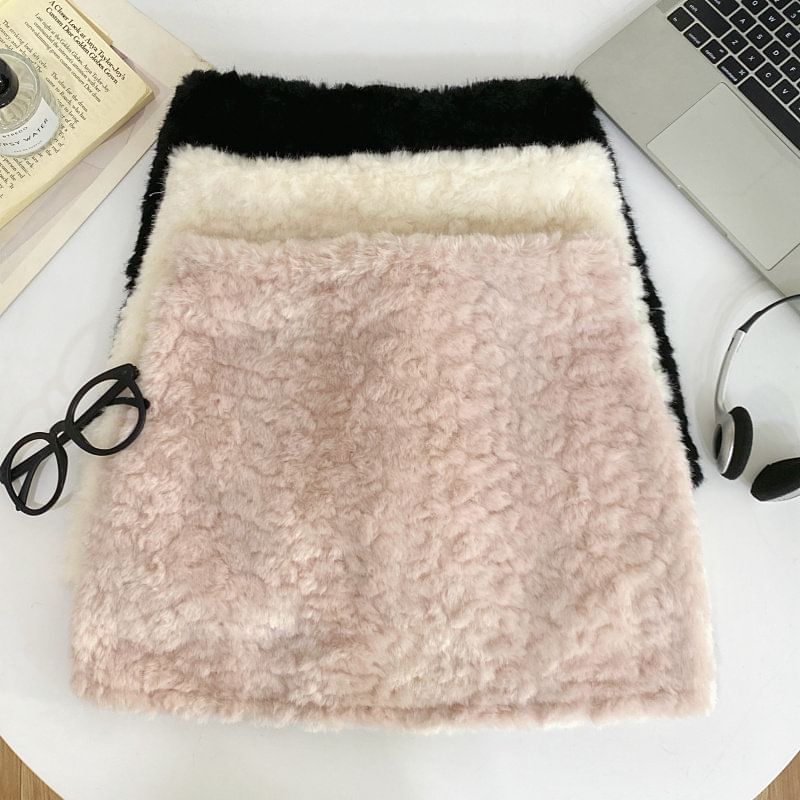 Faux Fur Solid Pencil Mini Skirt