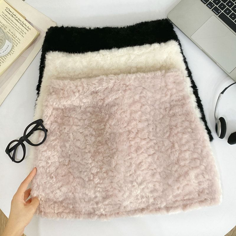 Faux Fur Solid Pencil Mini Skirt