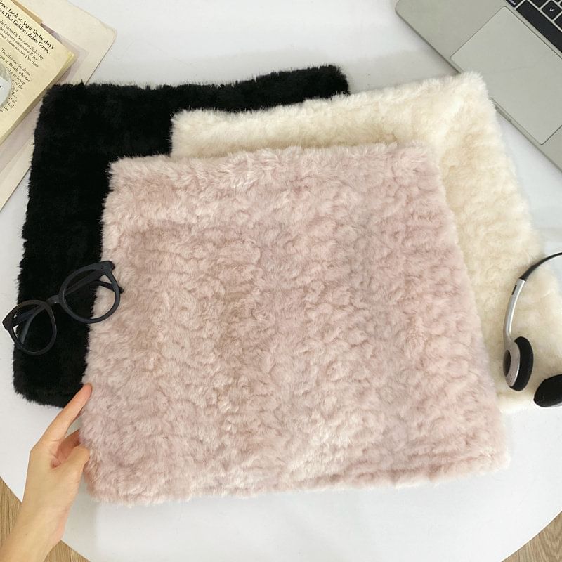 Faux Fur Solid Pencil Mini Skirt
