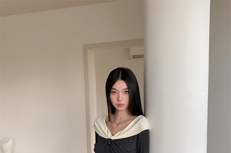 Ruched V-Neck Two-Tone Long-Sleeve T-Shirt