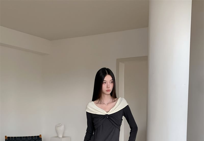 Ruched V-Neck Two-Tone Long-Sleeve T-Shirt