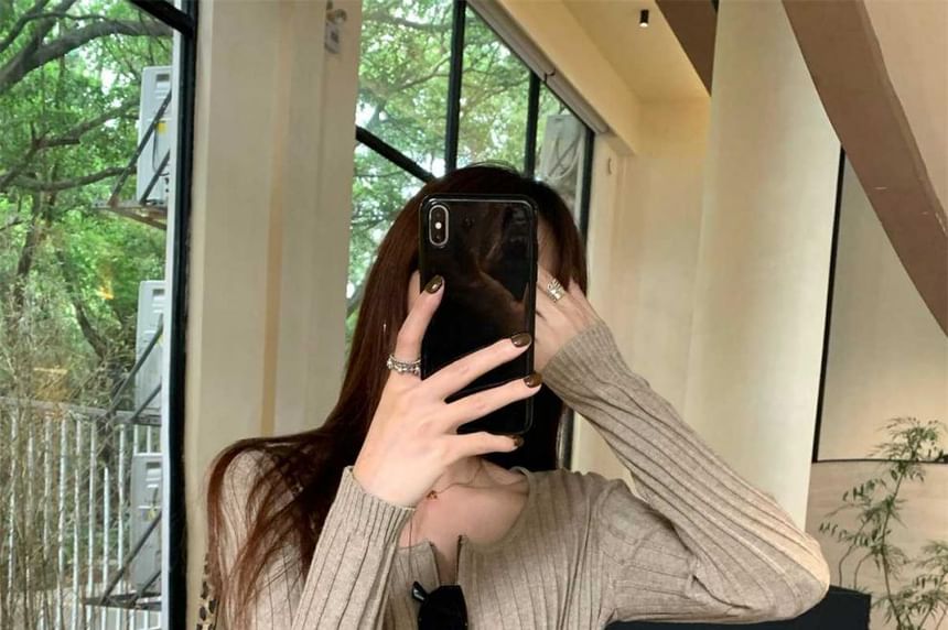 Scoop Neck Zip-Up Plain Crop Cardigan