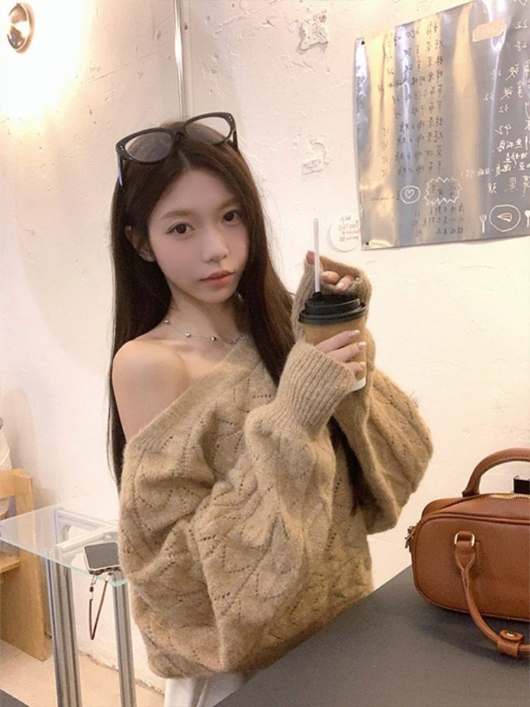 Off-Shoulder Cable Knit Cropped Sweater