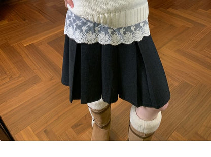 Polo-Neck Knit Top with Short Sleeves in Solid Color