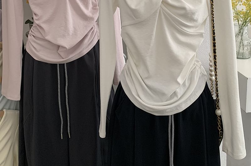 Ruched V-Neck Fitted Long Sleeve Tee