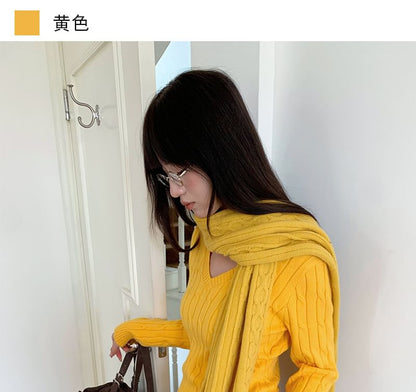 Cable Knit Sweater with V-Neck and Solid Color