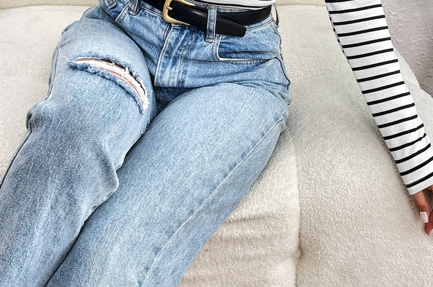 Striped Fitted Tee with V-Neck and Long Sleeves