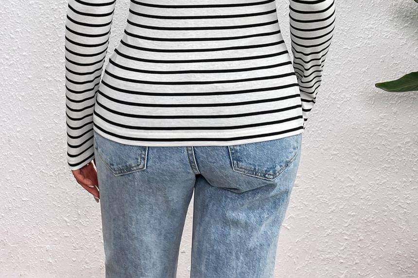 Striped Fitted Tee with V-Neck and Long Sleeves