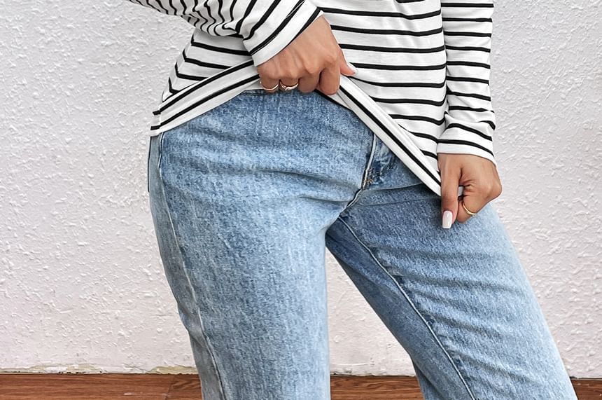 Striped Fitted Tee with V-Neck and Long Sleeves