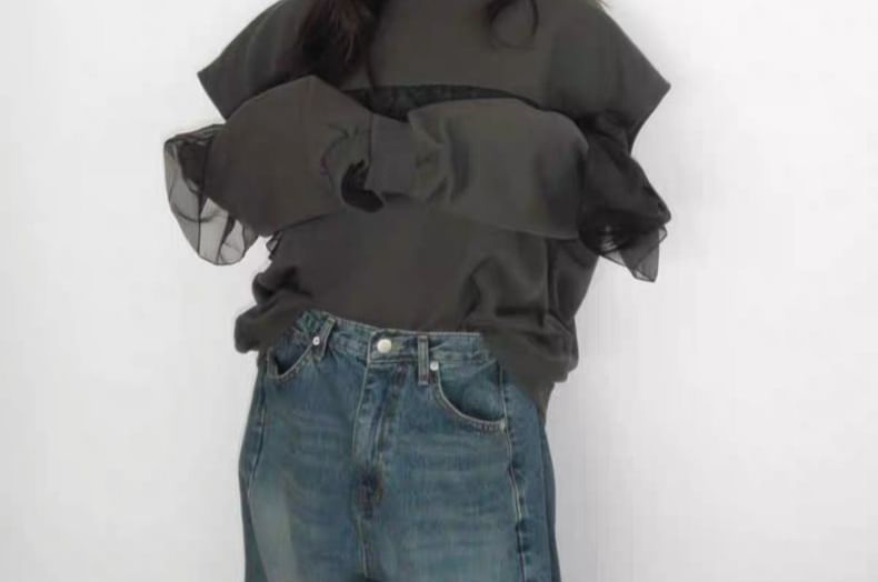 Ruffle Trim Cutout Crew Sweatshirt