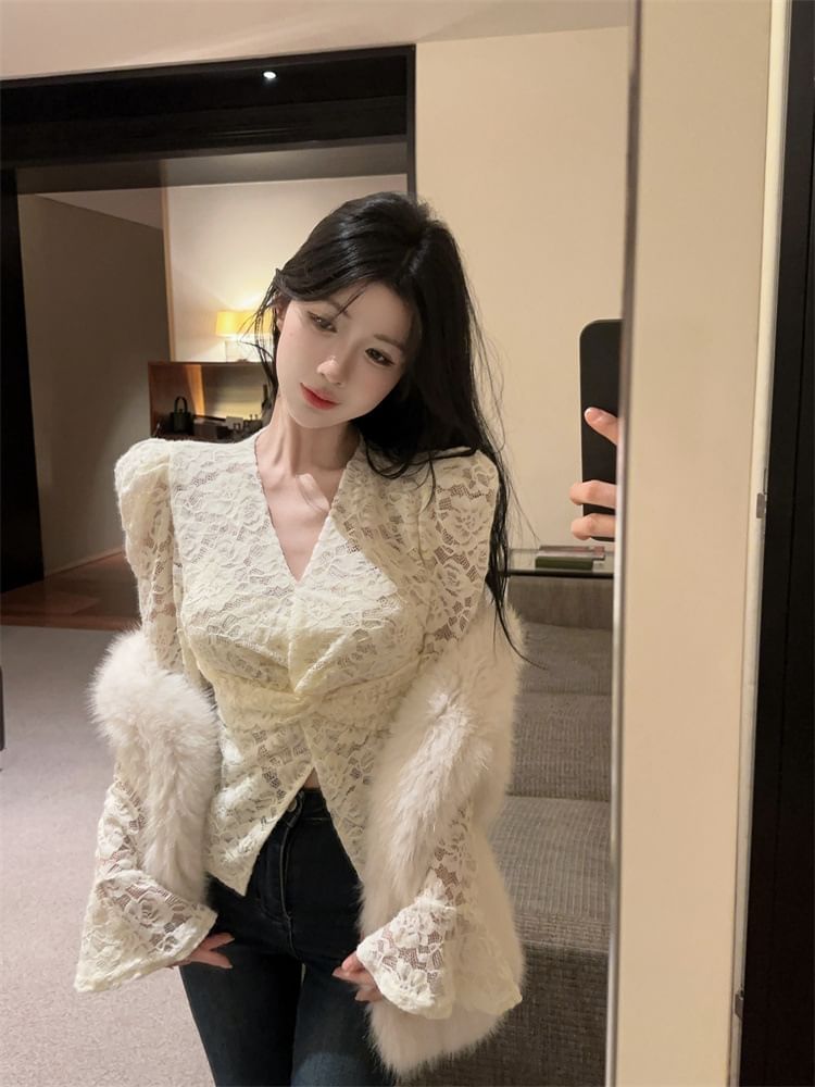 Extended Sleeve V-Neck Lace Twist Front Blouse