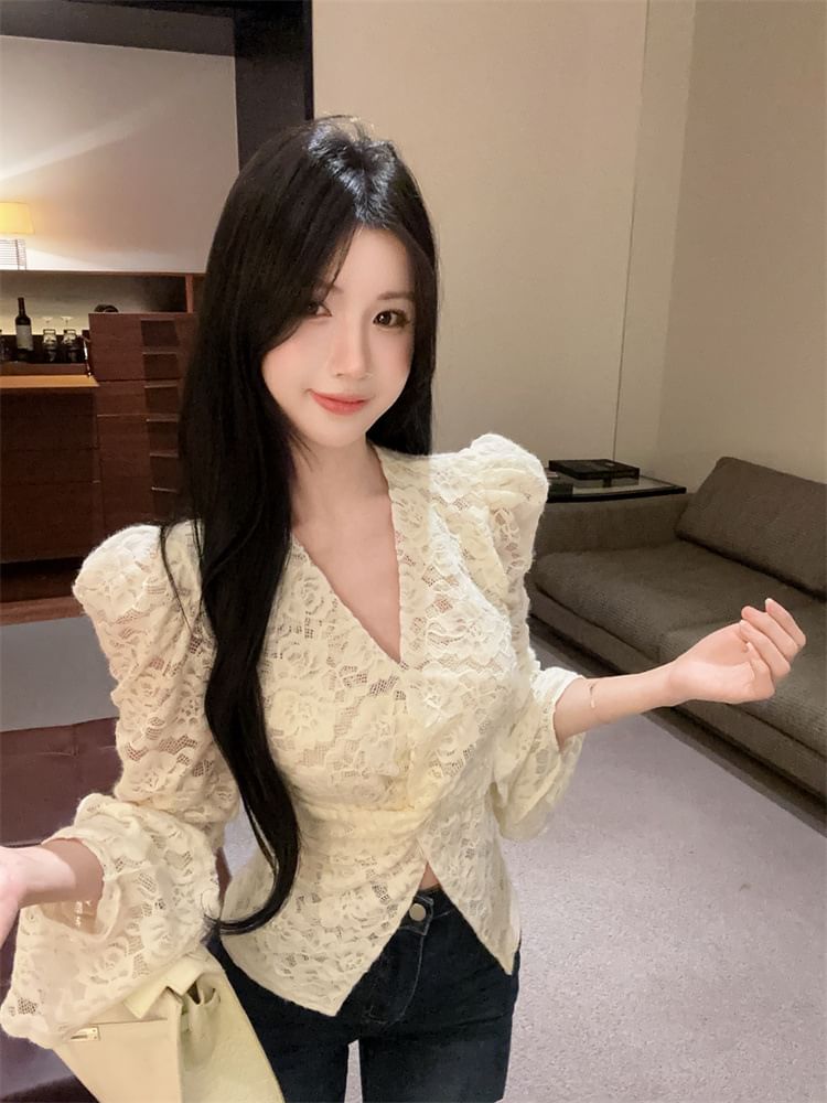 Extended Sleeve V-Neck Lace Twist Front Blouse