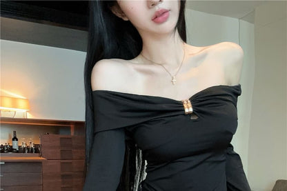 Extended Sleeve Off Shoulder Solid Buckled Tee