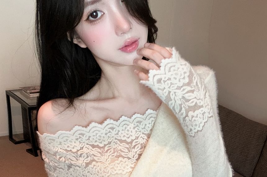 Extended Sleeve Off Shoulder Solid Lace Trim Ruched Tee