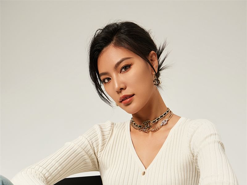 Extended Sleeve Deep V Solid Ribbed Split Knit Top
