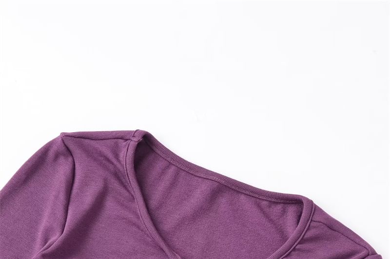 Long Sleeve V-Neck Lace Cutout Slim Crop Tee