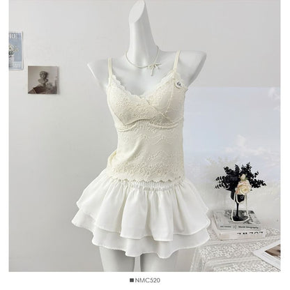 Lace Trim Slim-Fit Camisole with V-Neck