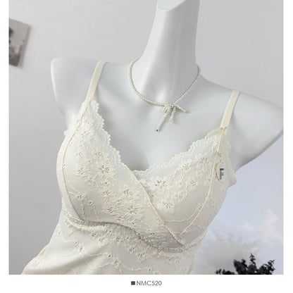 Lace Trim Slim-Fit Camisole with V-Neck