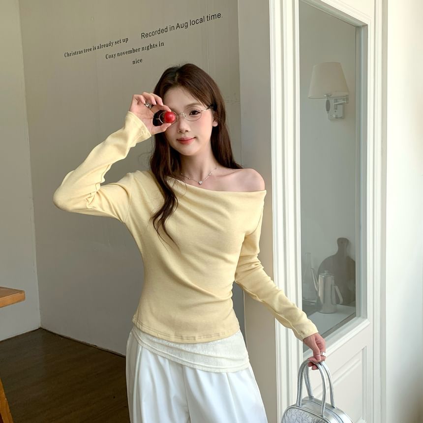 Off-Shoulder Lace Panel Slim Fit Tee