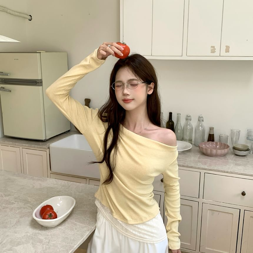 Off-Shoulder Lace Panel Slim Fit Tee