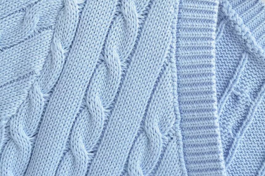 Cable Knit Crop Top - Short Sleeve V-Neck