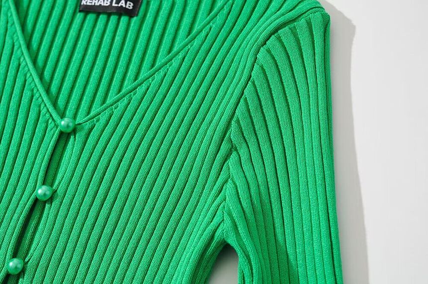 Crop Knit Sweater - V-Neck Long Sleeve