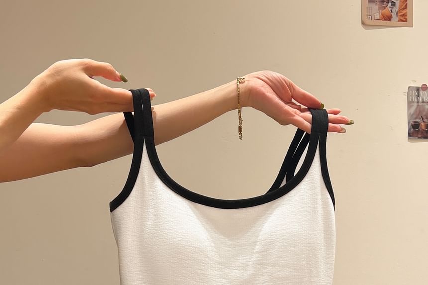 Contrast-Trim Scoop Neck Slim Camisole
