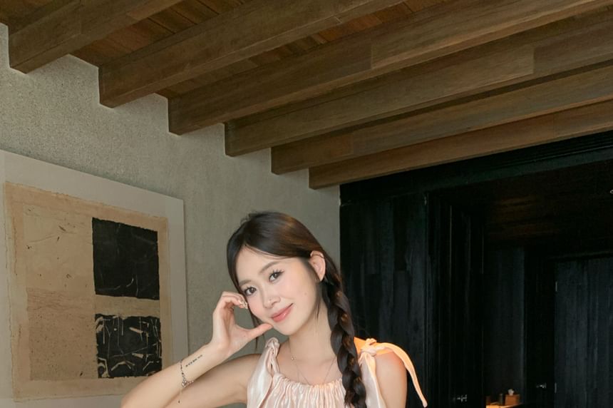 Satin Sleeveless Blouse in Solid Color