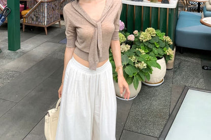 Elbow-Length Knit Top with Tied Collar and Solid Fabric